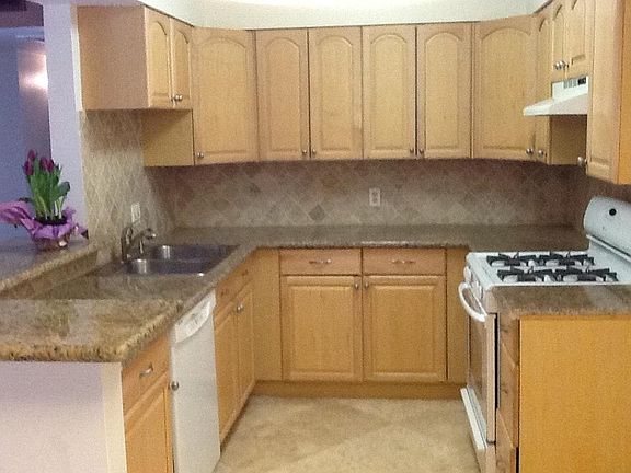4th image of 6910 Balboa Blvd APT 1