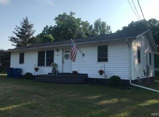 3828 N Hartland St, Middleport, NY 14105