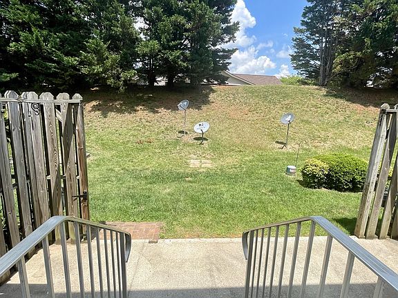 2nd image of 1069 Blue Ridge View Cir