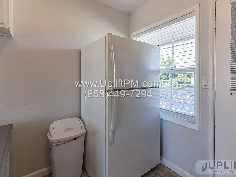 4831 Castle Ave — Photo 11