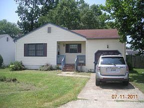 1st image of 907 Charlotte Dr