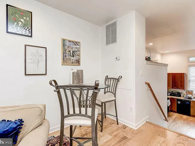 1019 S Streeper St — Photo 8