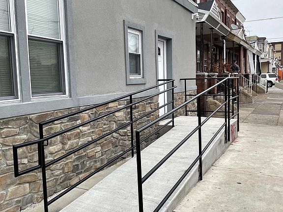 4th image of 1875 E Westmoreland St