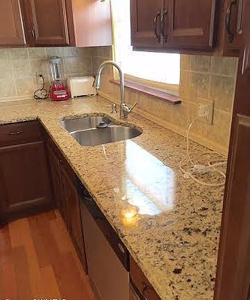 4th image of 3067 Lincoln Ave