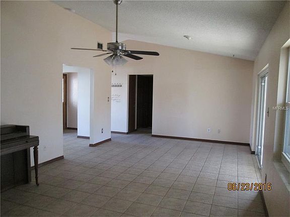 3rd image of 139 Spanish Oak Ln