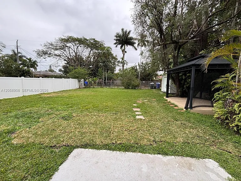 1426 Arthur St — Photo 13