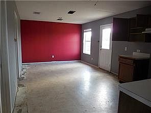 4th image of 2700 Spencer Cir