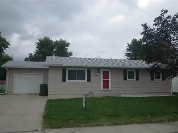 1412 E 33rd St, Kearney, NE 68847