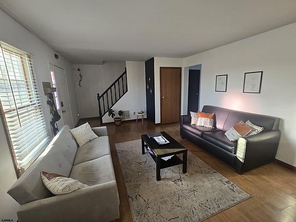 4th image of 540 W Ocean Heights Ave #B