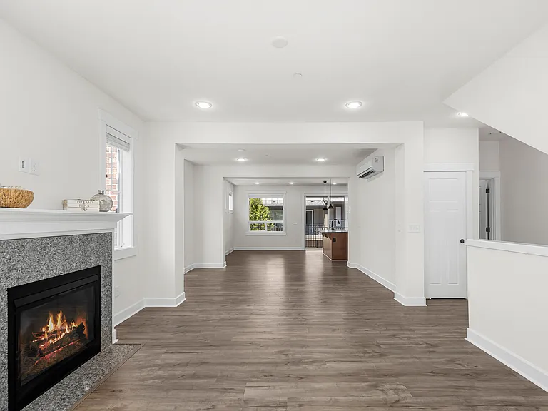 1382 Chelsea Walk NE — Photo 7