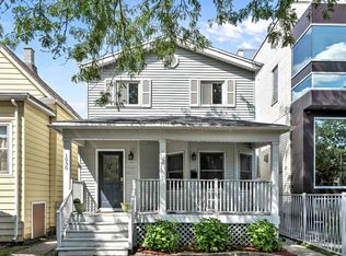 1930 W Wolfram St, Chicago, IL 60657