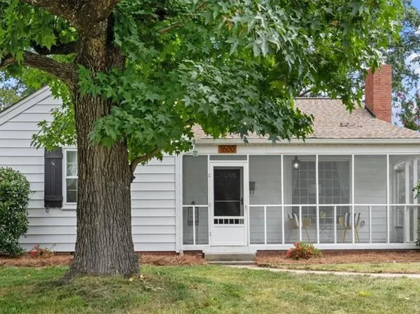 1600 W Lake Dr, Greensboro, NC 27408