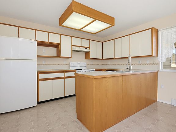 5th image of 2475 Emerson St #12