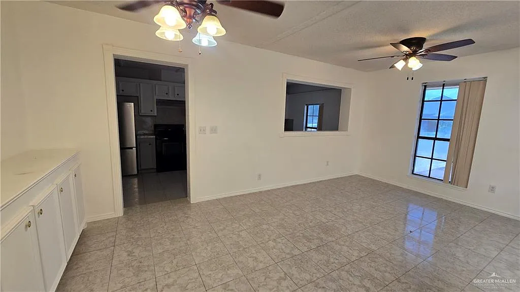 3 bed, 3.0 bath, 2589 sqft, $1,500 — Photo 3