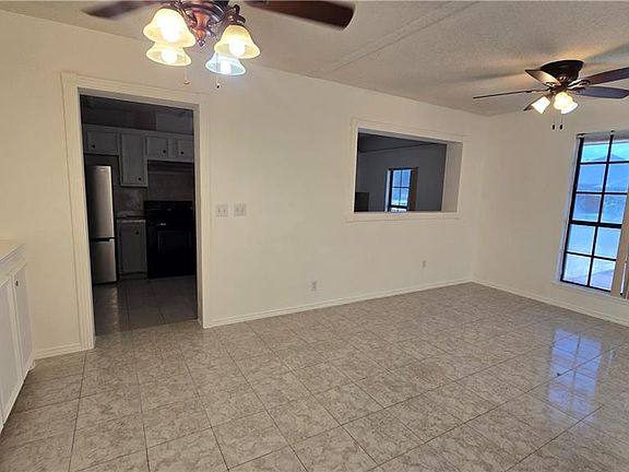 3rd image of 809 E Azalea Ave