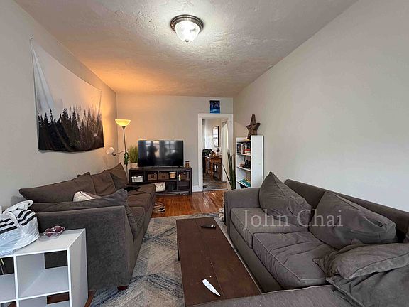 5th image of 33 Lourdes Ave APT 3