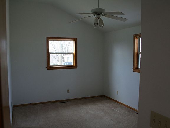 cathedral ceiling & fan - bdrm1