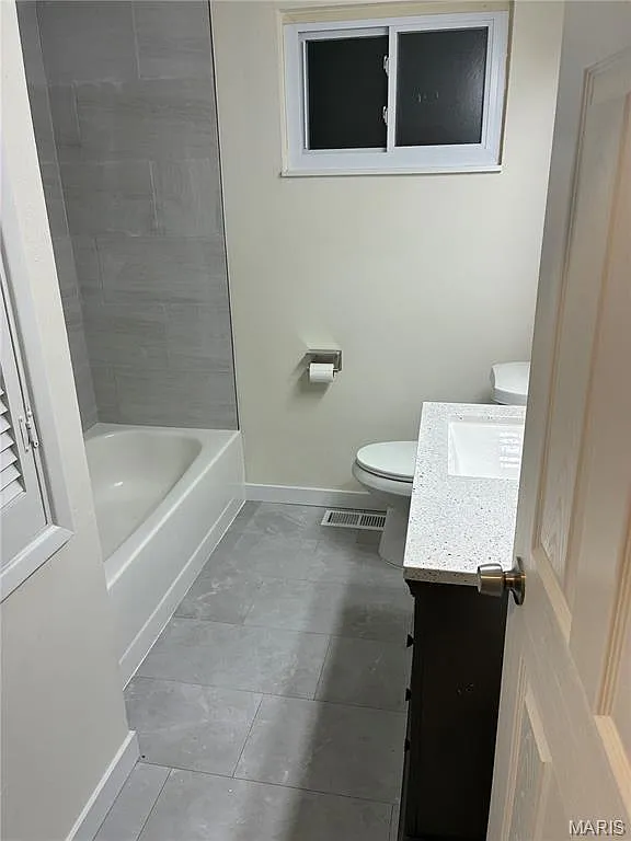 4 bed, 1.0 bath, 1224 sqft, $2,000 — Photo 4