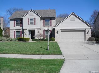 19402 Fairlane Ct, Livonia, MI 48152