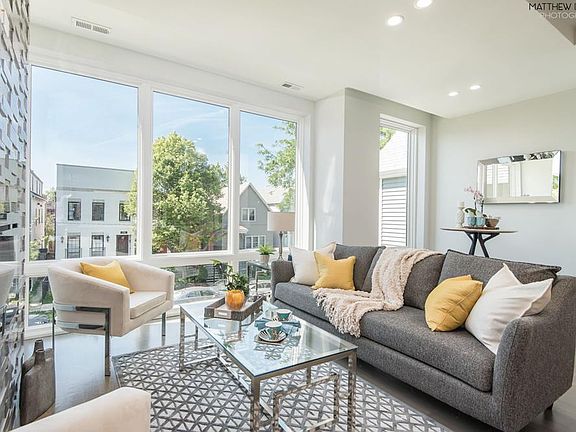 3rd image of 2430 W Moffat St #2