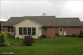3rd image of 216 Montclair Ct