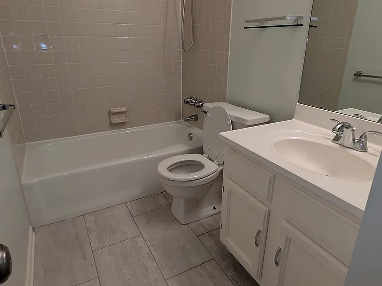 12 Royal Ct — Photo 5