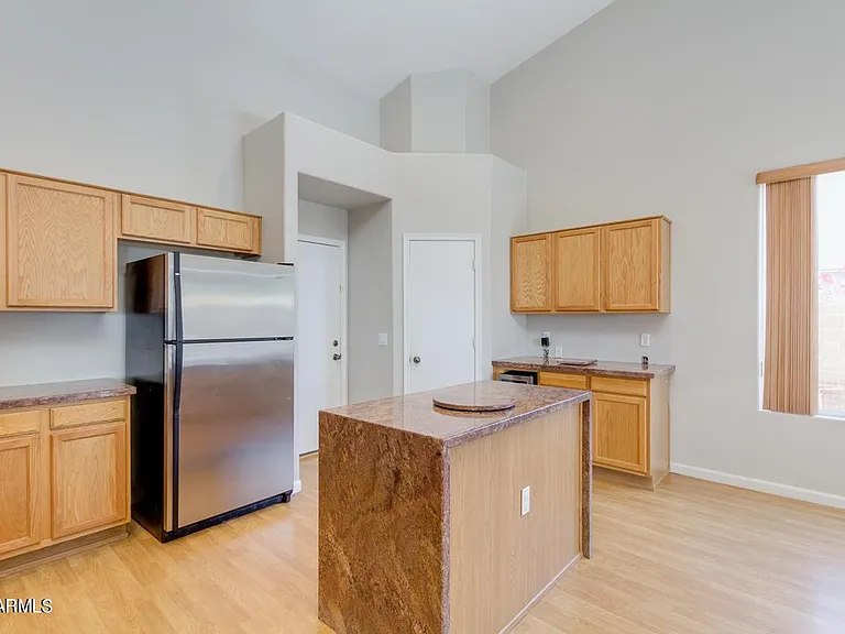 155 E Liberty Ln — Photo 11