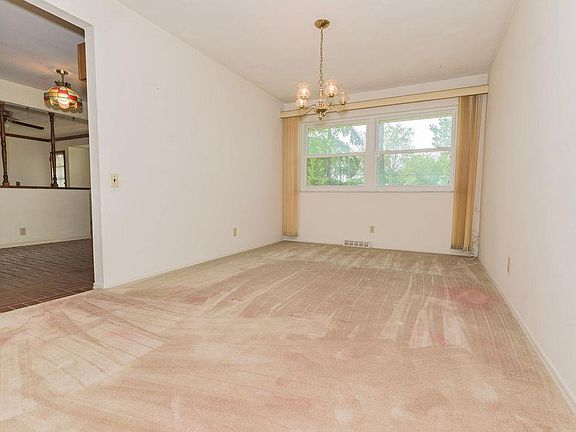 4th image of 4734 Sunnyview Dr