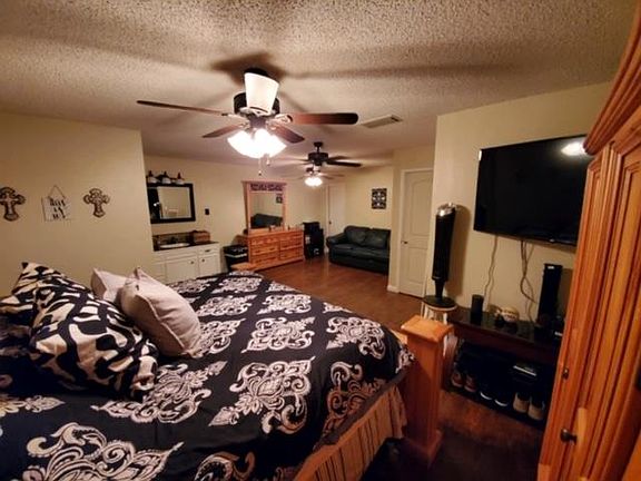 5th image of 3727 Oakridge Dr