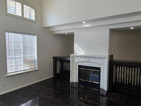 4th image of 549 Rolling Oak Ct