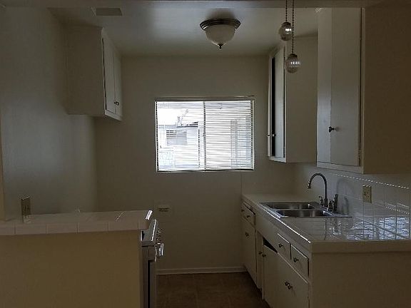 3rd image of 585 E Washington Blvd APT 34