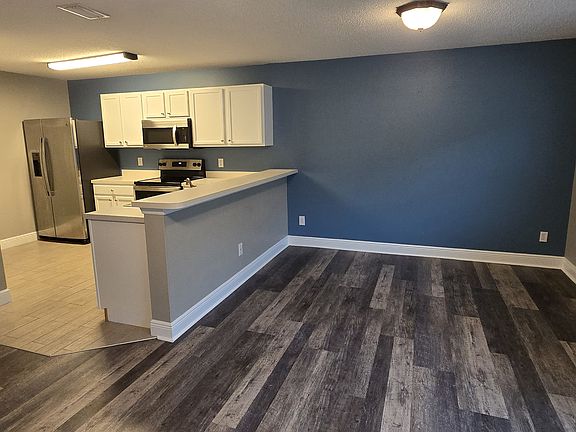 3rd image of 4333 Silver Falls Dr