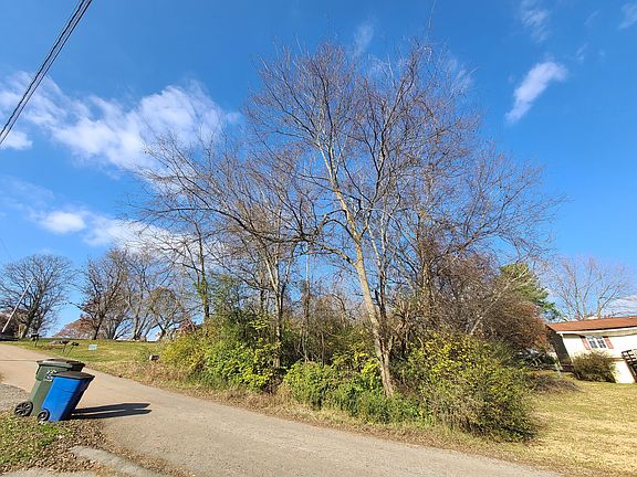 4th image of Bonnie Brae Dr