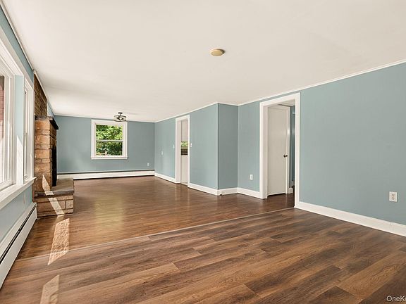 2nd image of 33 Warren Myer Road