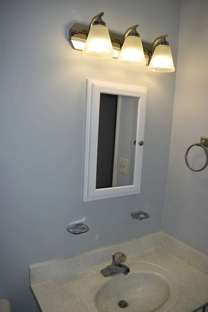 Building Photo - 2146 Charles St #54