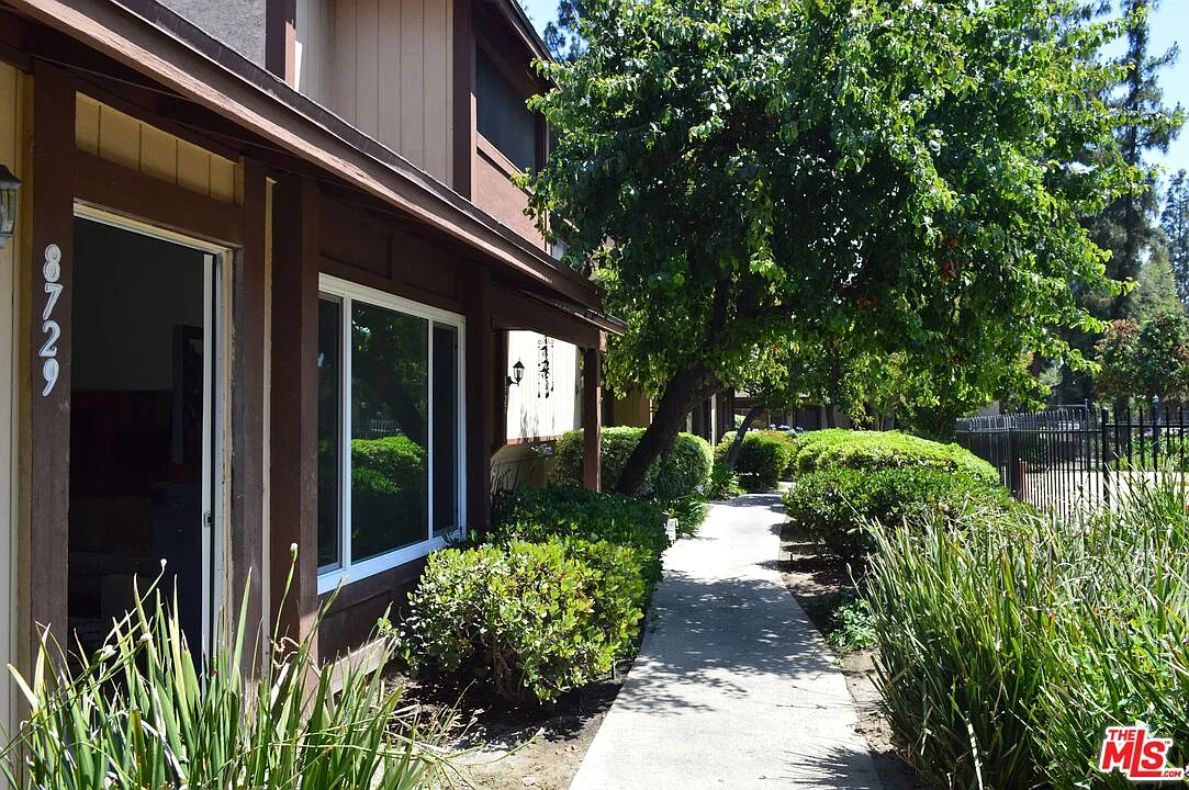 2 bed, 2.5 bath, 1100 sqft, $3,950 — Photo 1