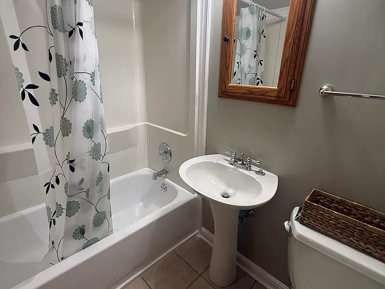 7748 Crestwood Ln — Photo 3