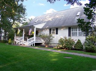 211 Halsey Manor Rd, Manorville, NY 11949