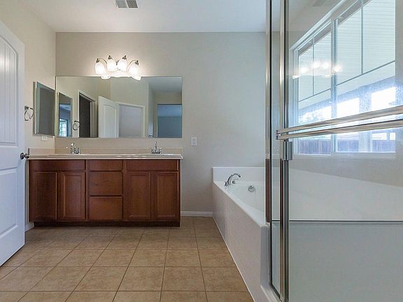 3rd image of 3017 Lamplighter Ln