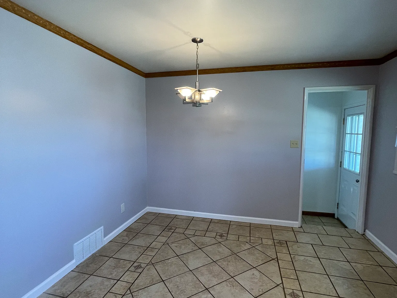 3 bed, $1,500 — Photo 4