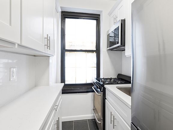 3rd image of 1 University Pl APT 2D