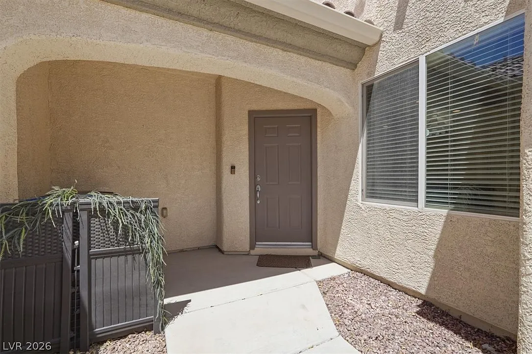 4 bed, 3.5 bath, 2335 sqft, $2,750 — Photo 3