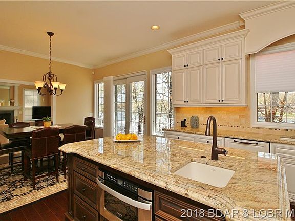 4th image of 1945 Grand View Dr