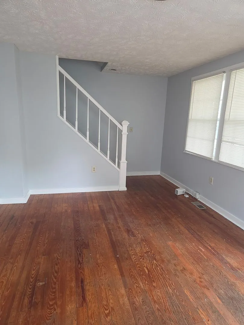 909 Bryan Street - Move In Special — Photo 2