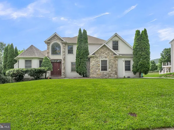 2292 Forest Ln, Harrisburg, PA 17112