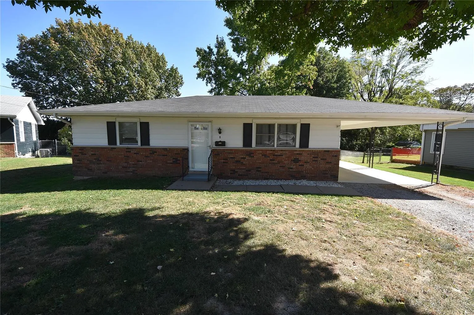 8 Lexington Ct photo 1