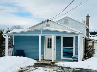 21 1st Ave, Easthampton, MA 01027