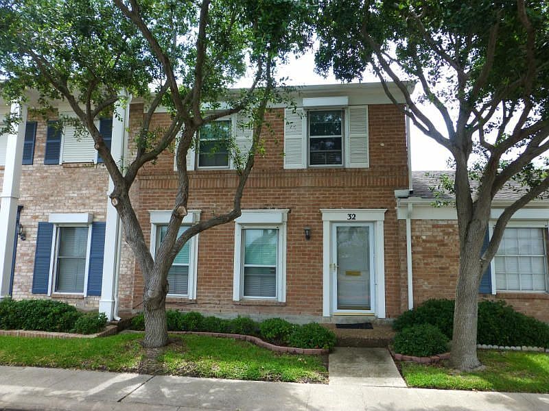 1st image of 32 Townhouse Ln