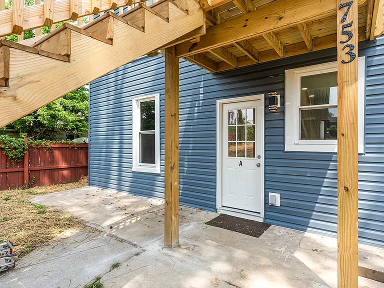 753 W Washington St #A — Photo 22