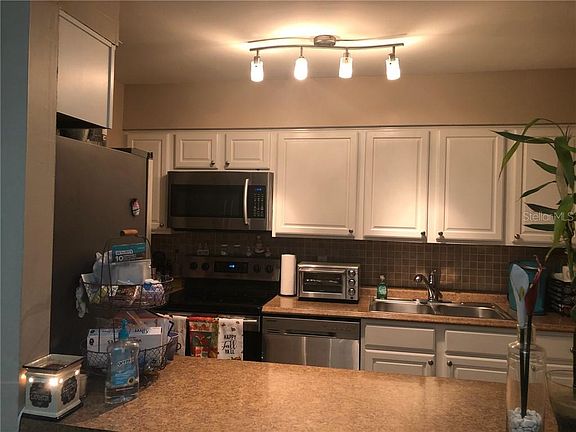 5th image of 2961 Heather Ave